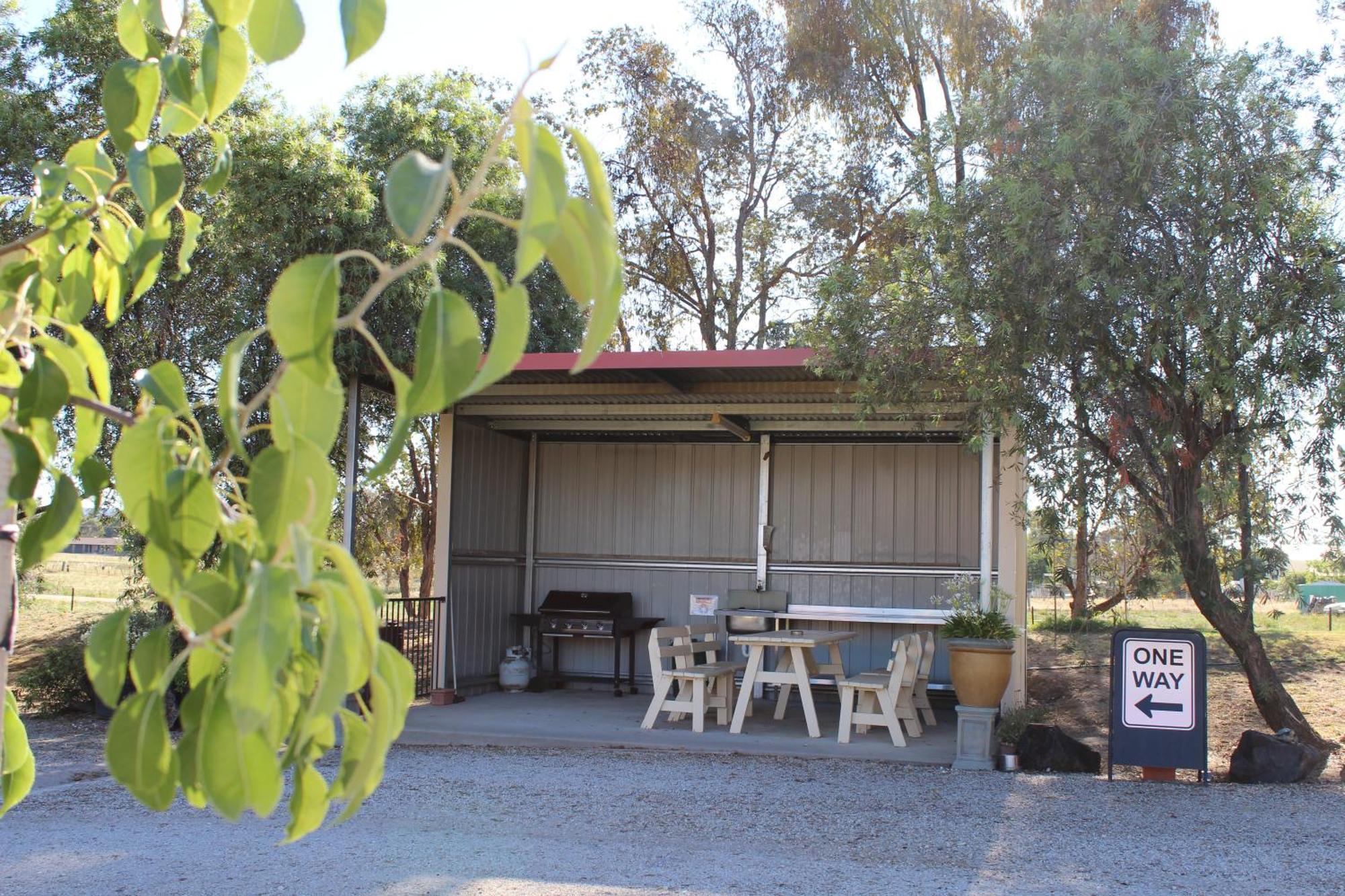 The Lydoun Motel Chiltern Exterior photo