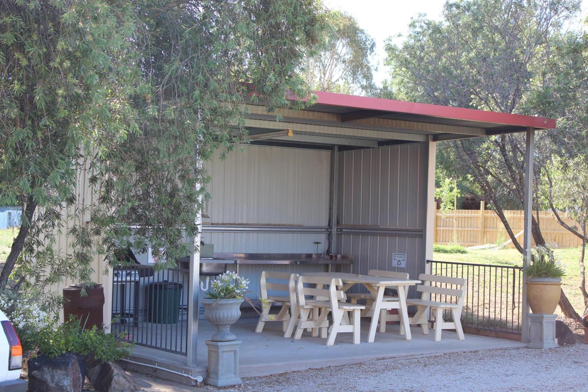 The Lydoun Motel Chiltern Exterior photo